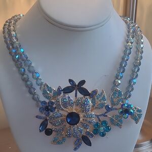 Elegant Blue Floral Necklace